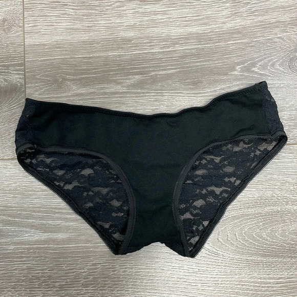 NWT Victoria’s Secret Low Rise Hiphugger Cotton Panty Ruched Lace Back Black S - Picture 1 of 13